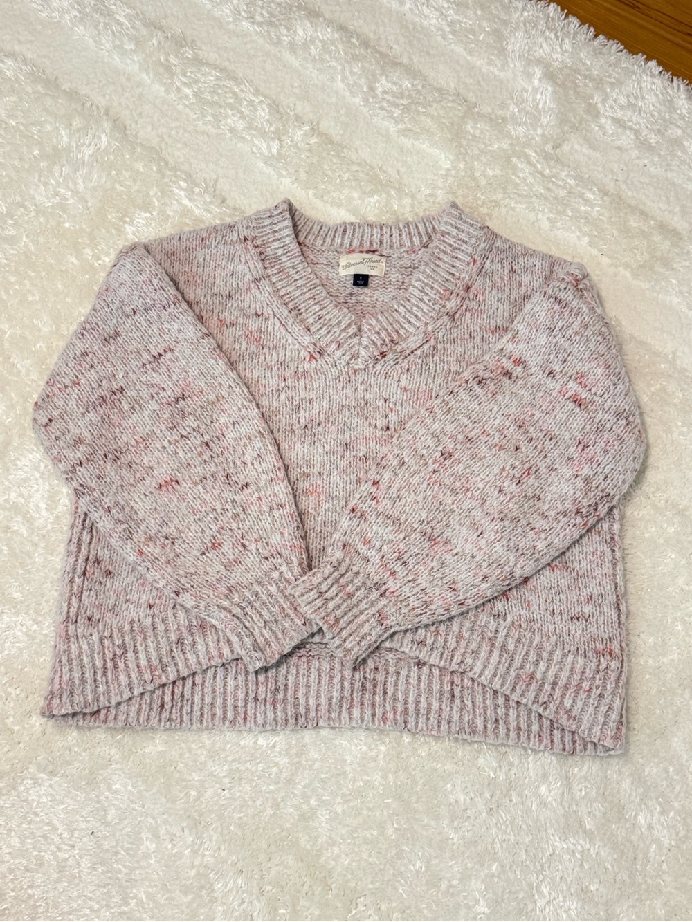 Universal Thread Heathered Blush Speckle V-Neck Sweater